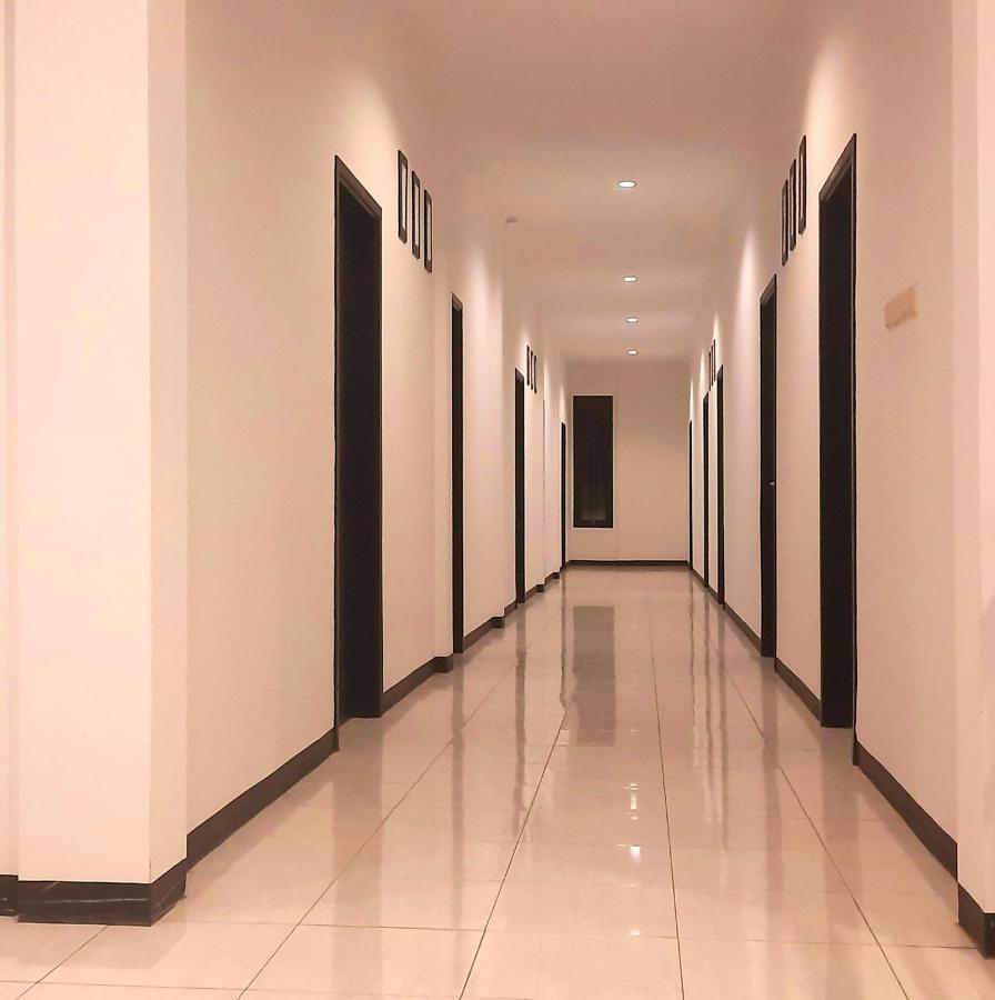 ホテル コージー ステイ クパン エクステリア 写真