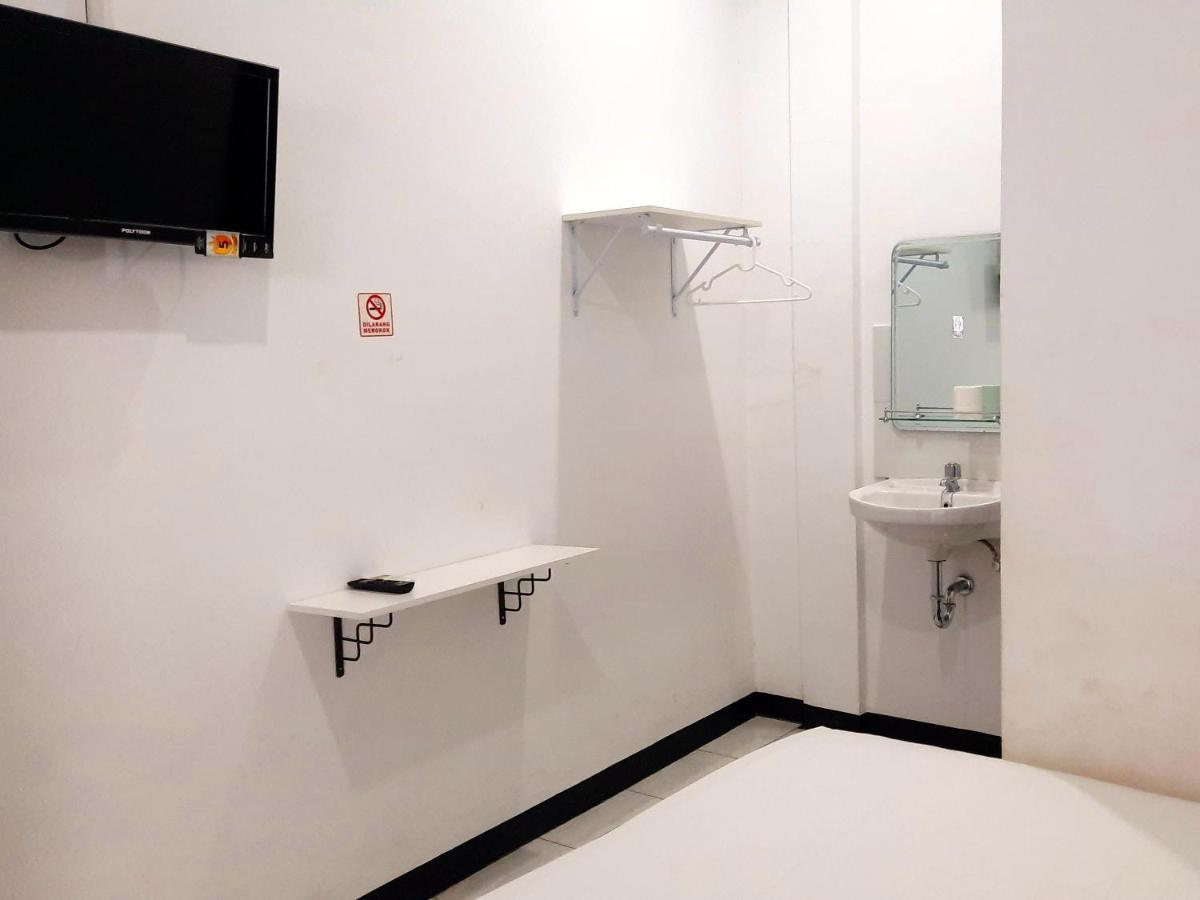 ホテル コージー ステイ クパン エクステリア 写真