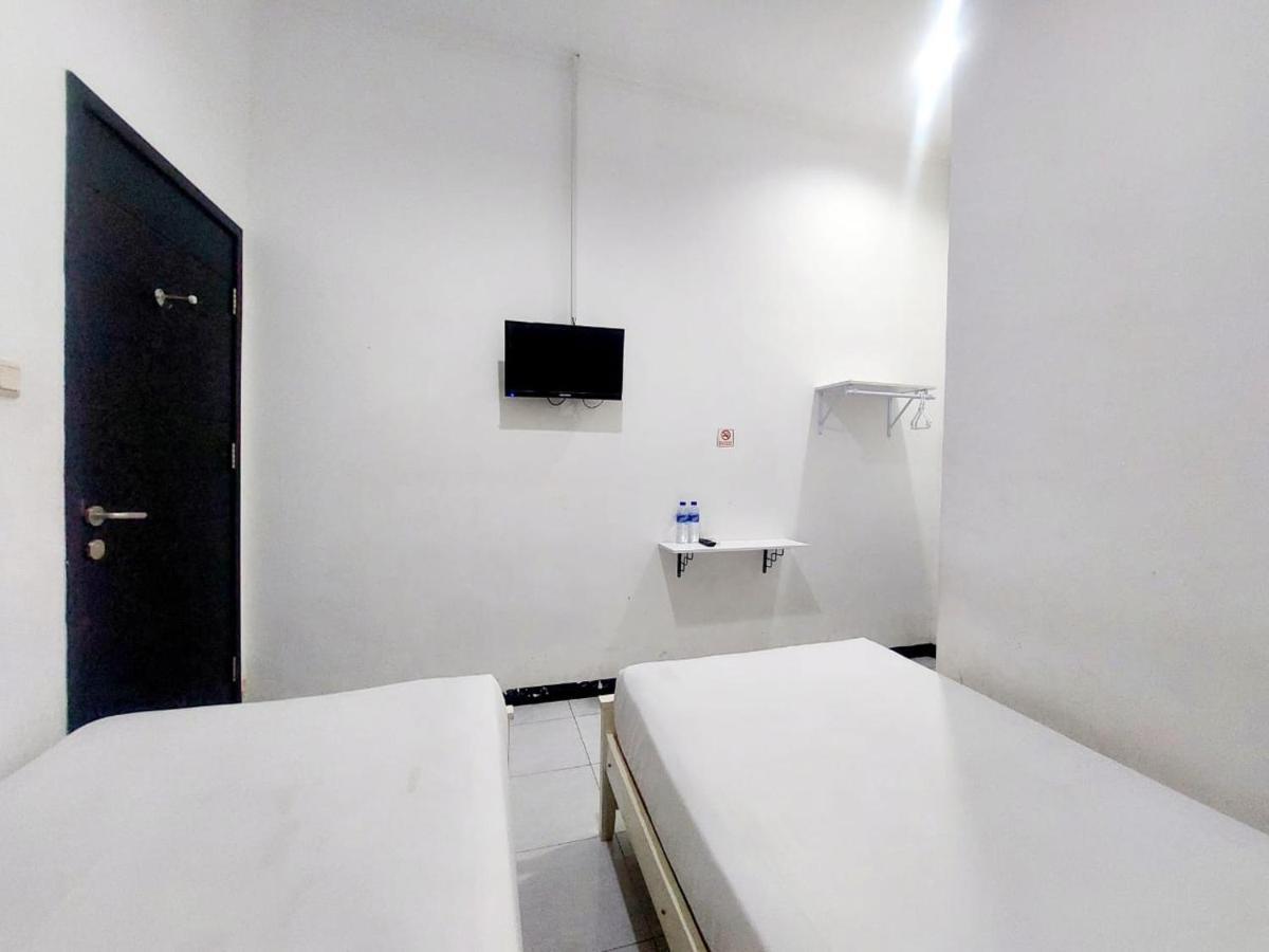ホテル コージー ステイ クパン エクステリア 写真